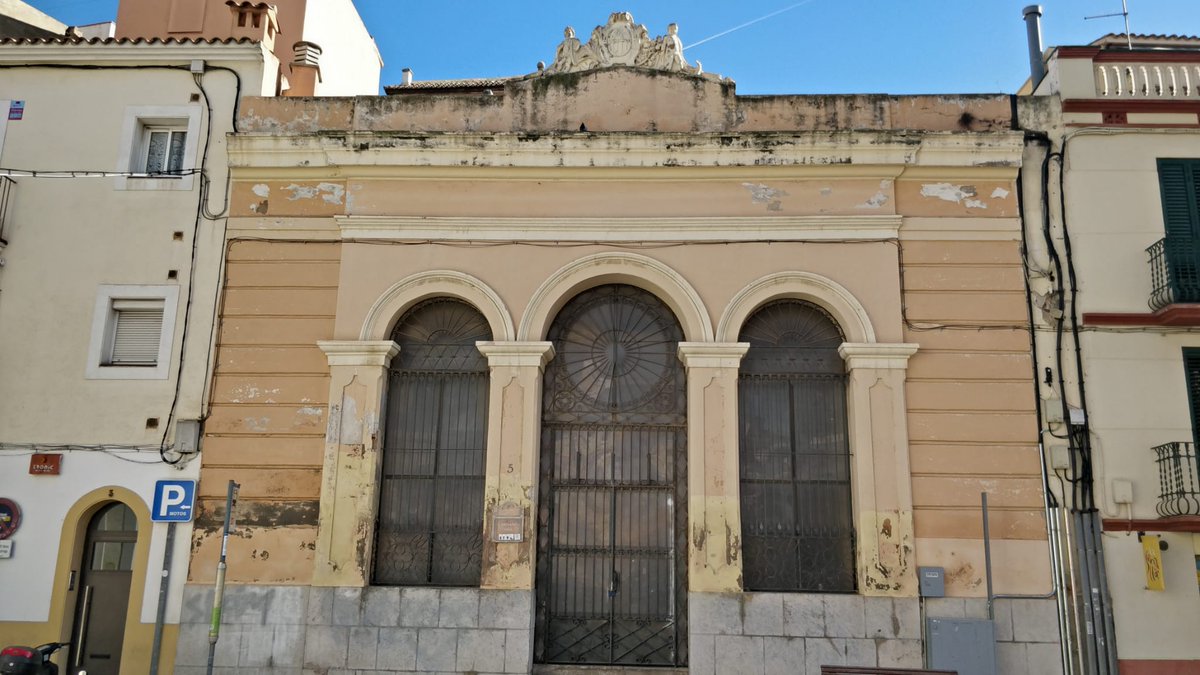 FalconsVilanova's tweet photo. 🔴 Arreglar la Peixateria Vella és una necessitat urgent. Entra a https://t.co/7qObh9clIF i vota el projecte, inclòs als pressupostos participatius a la categoria Ciutat Viva!
Dignifiquem aquest equipament de ciutat! 
💙 VOTA https://t.co/wEExgsgrtA