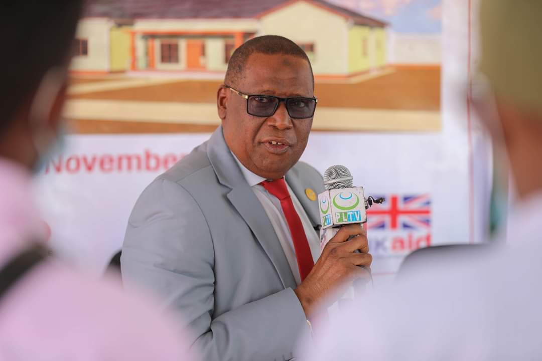 Moa_hirshabelle's tweet photo. @Moa_hirshabelle Minister Hon. Mohamed Omar Aimoy participated opening national dessert locust center in #Qardo, puntland somalia. The center will serve as monitoring & surveillance for dessert control in Somalia. Hirshabelle is one of the most devastated locust in past two years https://t.co/J4wu2x0KZe