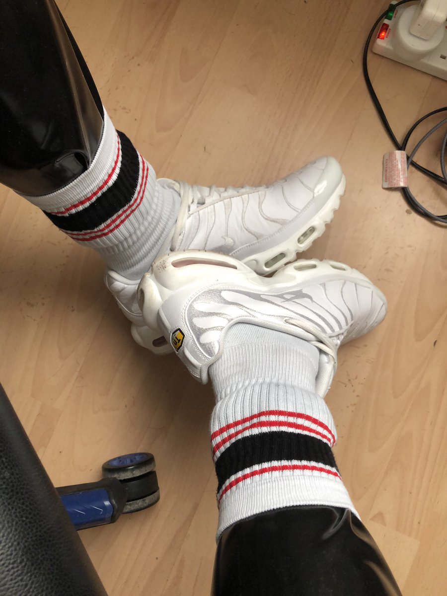 #WorkWankWednesday
#poppers #gaychav #gayscally #rubberdrone #rubbergay #gayrubber #rubberchav #chavdrone #gearwank #rubberscally #niketn #kiffeur #trainersfetish