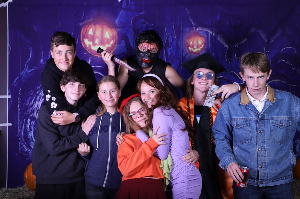 WATigers's tweet photo. The Halloween dance last weekend was spook-tacular 🎃👻☺️
#halloween2021 #wasatchacademy #Halloween #boardingschool https://t.co/YJ7NRIfwTK