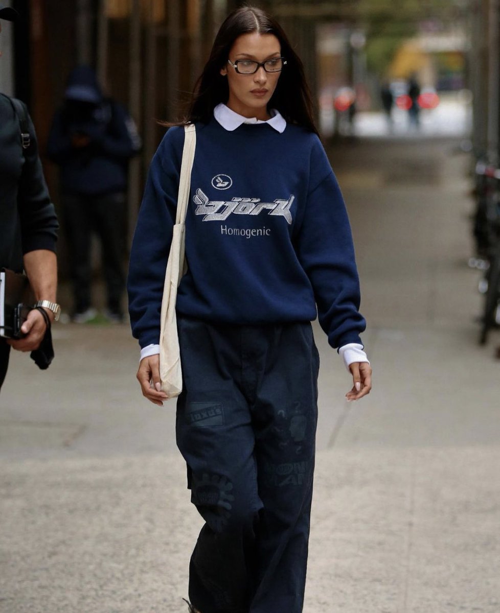 girIsonfiIm's tweet photo. the björk sweater hello https://t.co/nWGfmgrkcs
