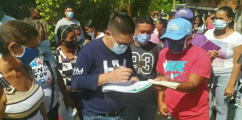 TcRoques's tweet photo. Nuestro alcalde @martinezhugor junto a su equipo de trabajo realizó recorrido casa por casa en el sector #ElCalao de #Guatire, recogiendo propuestas para trabajar junto al pueblo zamorano.

Somos #RedZamora Somos #TropaC4
Con la Fórmula H+H
#JuntosSomosMás

@tropac4 https://t.co/pvhLRd0W0T