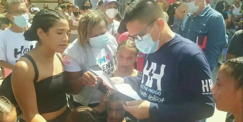 TcRoques's tweet photo. Nuestro alcalde @martinezhugor junto a su equipo de trabajo realizó recorrido casa por casa en el sector #ElCalao de #Guatire, recogiendo propuestas para trabajar junto al pueblo zamorano.

Somos #RedZamora Somos #TropaC4
Con la Fórmula H+H
#JuntosSomosMás

@tropac4 https://t.co/pvhLRd0W0T