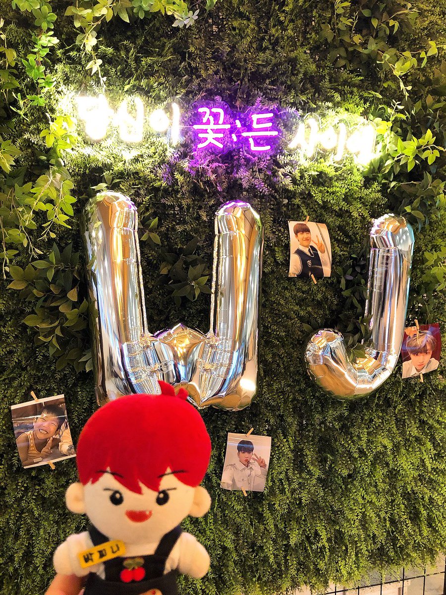 AllaboutWJ's tweet photo. @flowering23
생일당일에 꼭꼭가고싶었던 카페 꽃든😚
카페문을열자마자 꽃내음이 정말 확 - 느껴져서 기분이넘넘!! 좋아졌어요🌸🌺🌼
아니 어떻게울우진이노래로 ㅜ CD를만드실생각을 하셧어요...? 진짜넘넘대박적 ㅠ 잘들을게요 꼭❤️

#우진이의_만개한_스물셋
#flowering_23_WJ https://t.co/XVewieXJVx