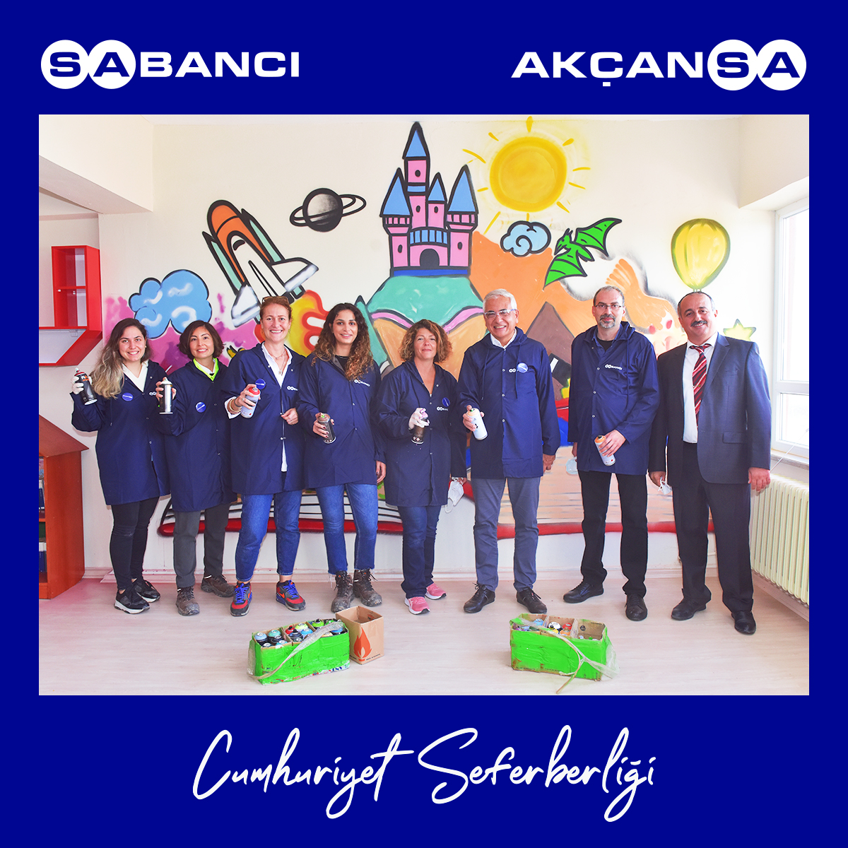 akcansa's tweet photo. #SabancıCumhuriyetSeferberliği kapsamında Çanakkale Mahmudiye Ortaokulu’nda Akçansa Gönüllülerimizle okul onarımı gerçekleştirdik. Okulun tüm duvarlarını rengarenk boyadığımız, bahçesini yeşillendirdiğimiz etkinliğimizde Cumhuriyet coşkusunu hep beraber yaşadık. https://t.co/lQFVK9xCKp