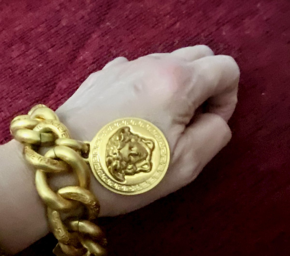 VERSACE Bold Chain Link Bracelet with Greek Key Etching and Large Medusa Charm. Unisex. New. Link in bio. #versace #versagram #versaceversaceversace #versacebracelet #versacejewelry #boldversace #allakartvinted #vinteditalia #vintedseller #vintedtreasures