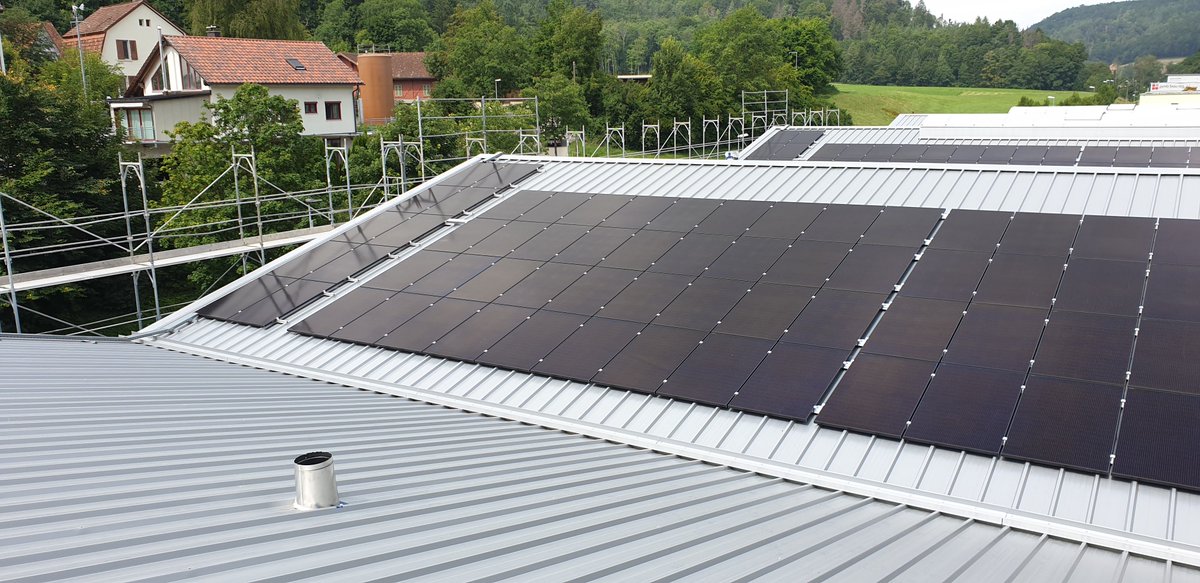 129.24kWp/ 100kVA sind heute zusätzlich ans Netz gekommen. @froniussolar Inkl. HKN Zähler, NA Schutz, 0-30-60% Regelung und Überspannungsschutz AC 100kA.
