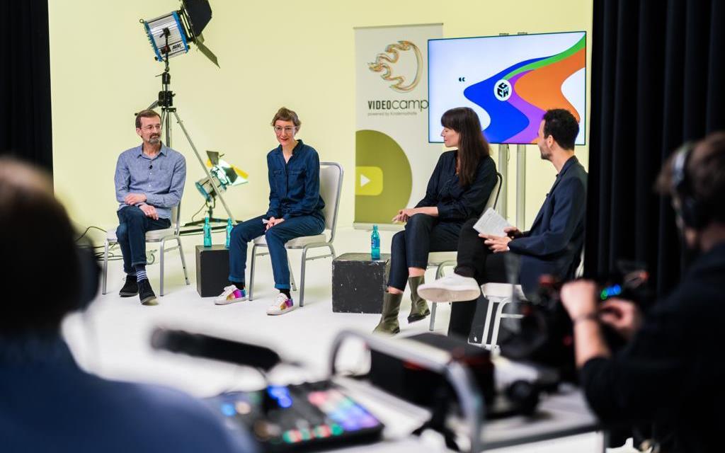 Goodfluencen vs. Influencen - Ist die Onlineunterhaltung in einer Sinnkrise? Das haben wir mit Dr. Amelie Duckwitz (@th_koeln), Dr. Monika Hauck (@Fash_RevDe) und @thedanielerizzo am #Videocamp diskutiert: youtu.be/p6yA59Yi57o 

#SocialMedia #SozialeThemen #Goodfluencen