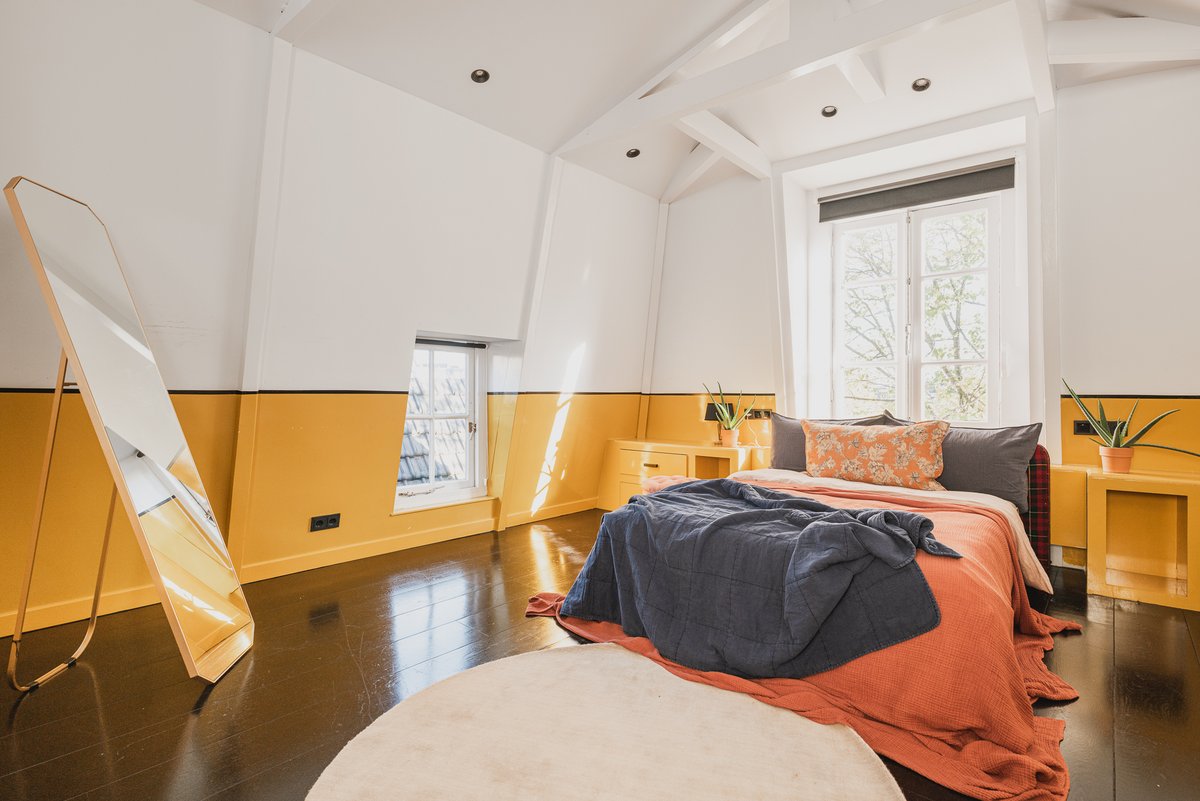 TIPMakelaar's tweet photo. Slapen onder de kap, een bak licht en mooi zicht. Je slaapt hier als een 🌹 Voor het weekend op #Funda.
#TIPMakelaar #Amsterdam #Makelaar #vastgoedAmsterdam #woning #forsale #Funda #newhome #huizenamsterdam #realestate #vastgoed #makelaarAmsterdam #realestateagency #huis #wonen https://t.co/1mDV6g9thx