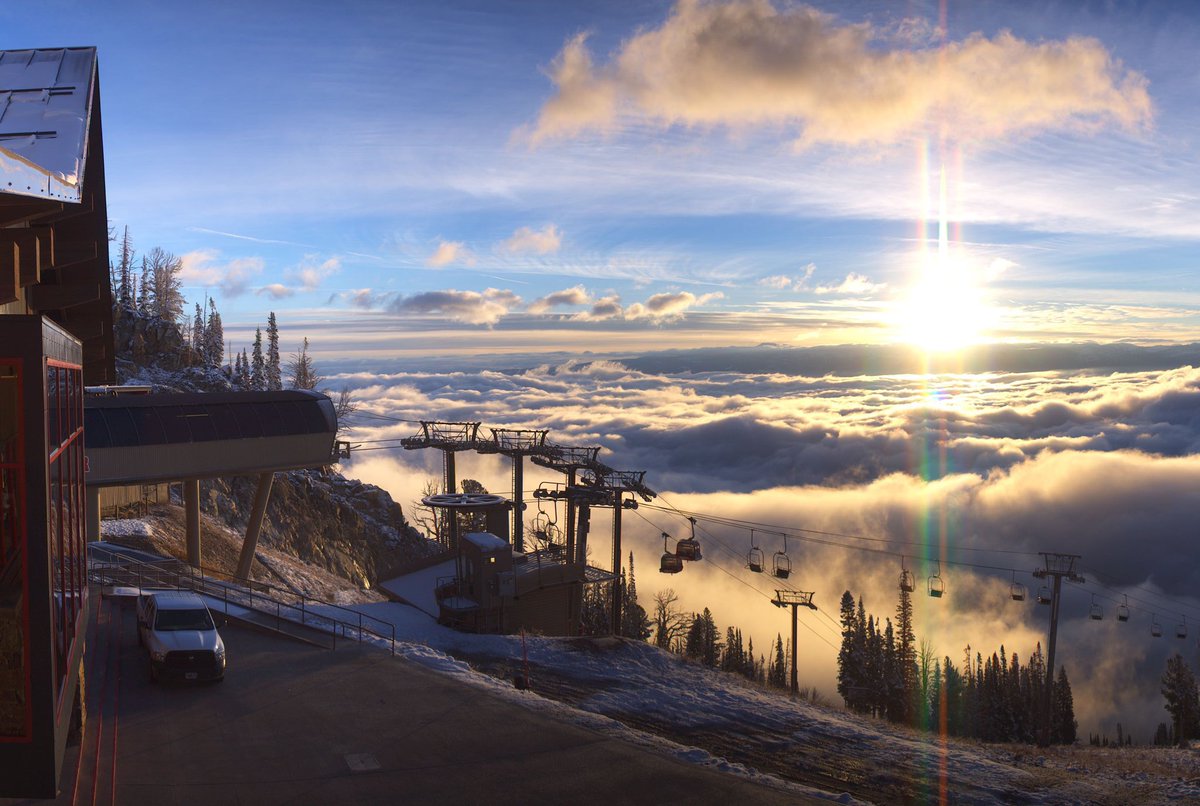 jhski's tweet photo. Good morning from Rendezvous Lodge 😍. 📸 taken at 8:20am this morning from our Roundshot webcam. #jacksonhole #jhdreaming https://t.co/pF1FJ40U0G