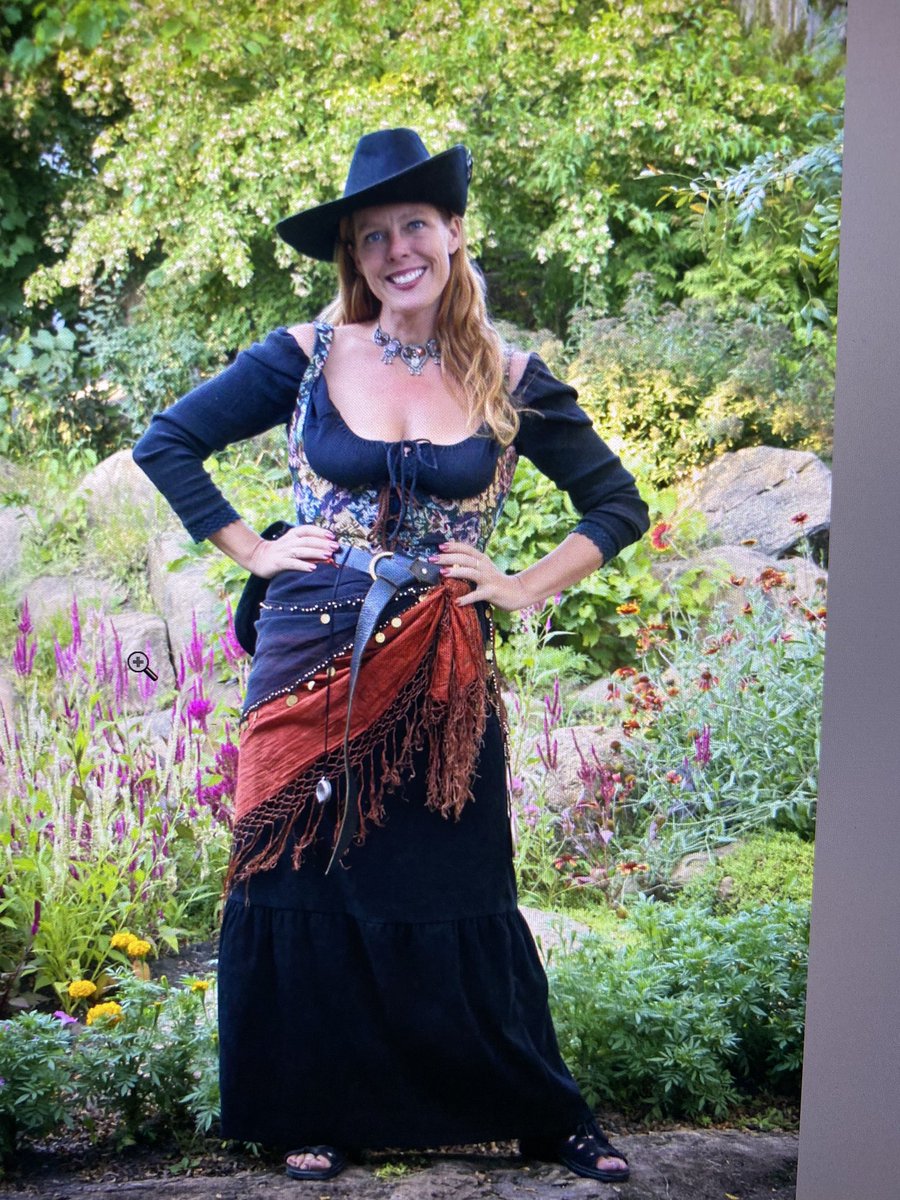 thingsiwander's tweet photo. @1a #1a #renaissance Huzzah! Working and playing at fairs for 25 years! https://t.co/gtgbCH38SU