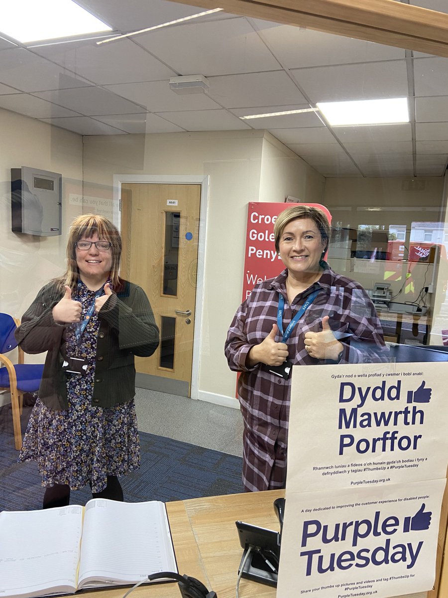 LucyWebbHR's tweet photo. Our Customer Service Advisors @BridgendCollege  showing their support for #PurpleTuesday yesterday by giving their #ThumbsUp👍

We always strive to deliver a person-centred and inclusive service to all of our customers, learners and staff.

@PurpleTuesNov #disabilityinclusion https://t.co/yIiXlX0PpM