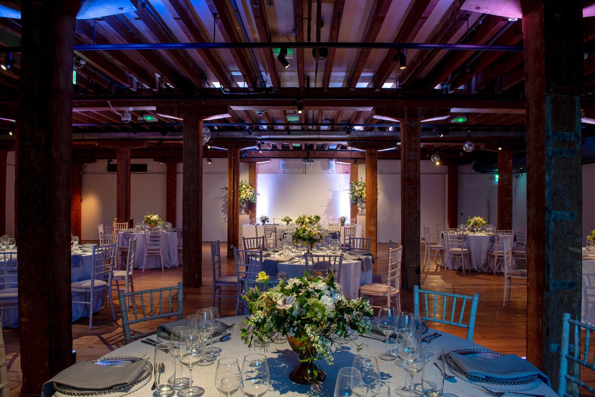 Don’t miss out on securing the Museum of London Docklands as your wedding venue! With exposed brick walls and original Caribbean pine columns and floors, this Georgian warehouse is set by the waterside and offers numerous beautiful and versatile spaces for wedding celebrations 🤍