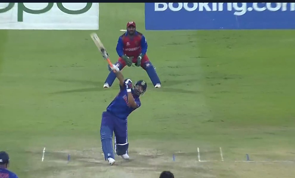 iampatil09's tweet photo. #INDvsAFG
#RishabhPant when play with one hand, don't look it will be six, #onehandedsix https://t.co/vz2LnEiosO