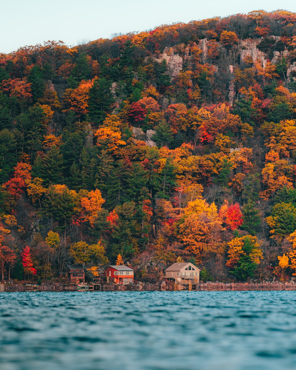 TheSamLi's tweet photo. Devil’s Lake State Park 🍁🦅 https://t.co/JUjbonYawh