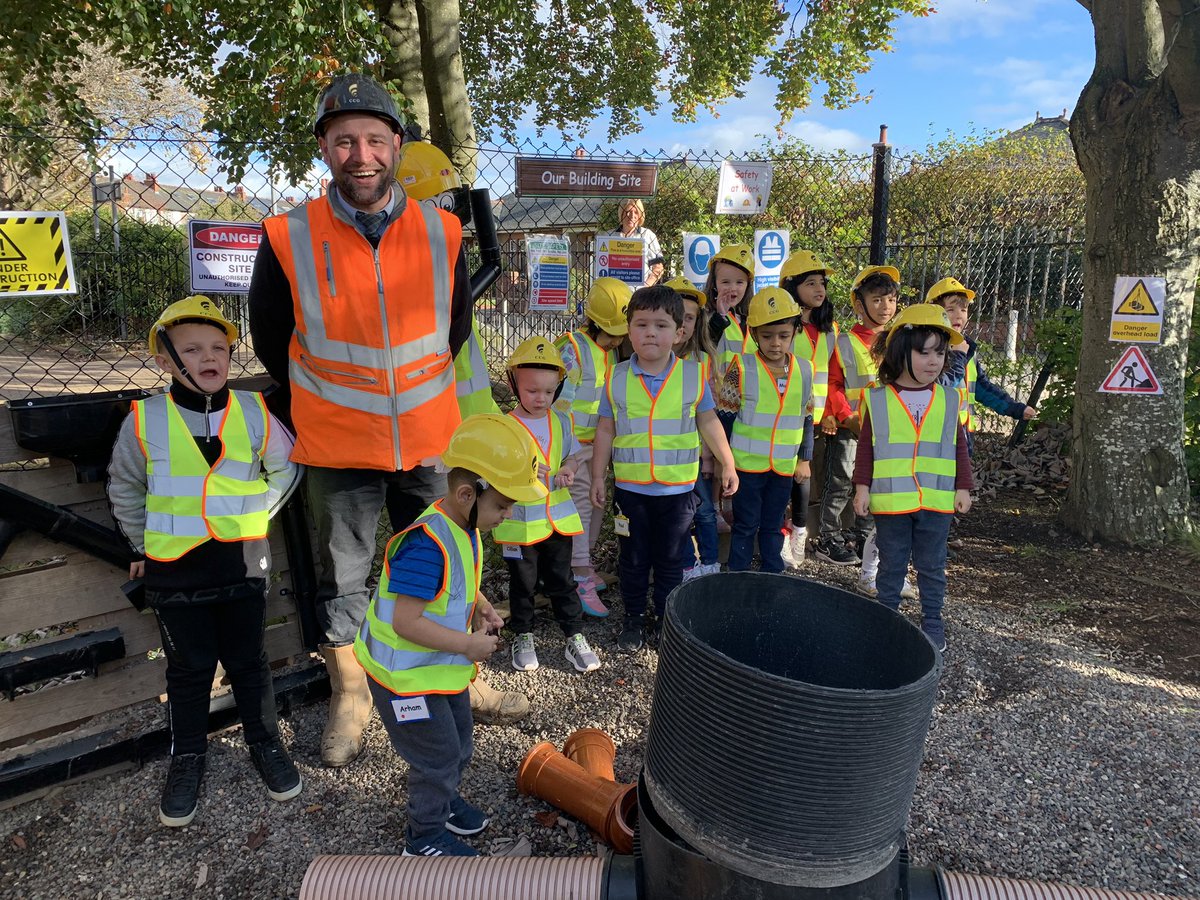 CCG_Scotland's tweet photo. 1/2 CCG are committed to delivering a diverse range of community benefit initiatives to support our local communities, often including engagement with local schools and nurseries that are close to our construction sites.
 
#construction #ukconstruction #constructionscotland https://t.co/uDzUWDBNlR