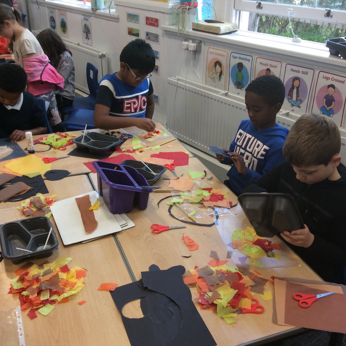 BalgreenPrimary's tweet photo. #primary3a were experimenting with different media to create stunning autumn leaves. https://t.co/qScG0F2j24