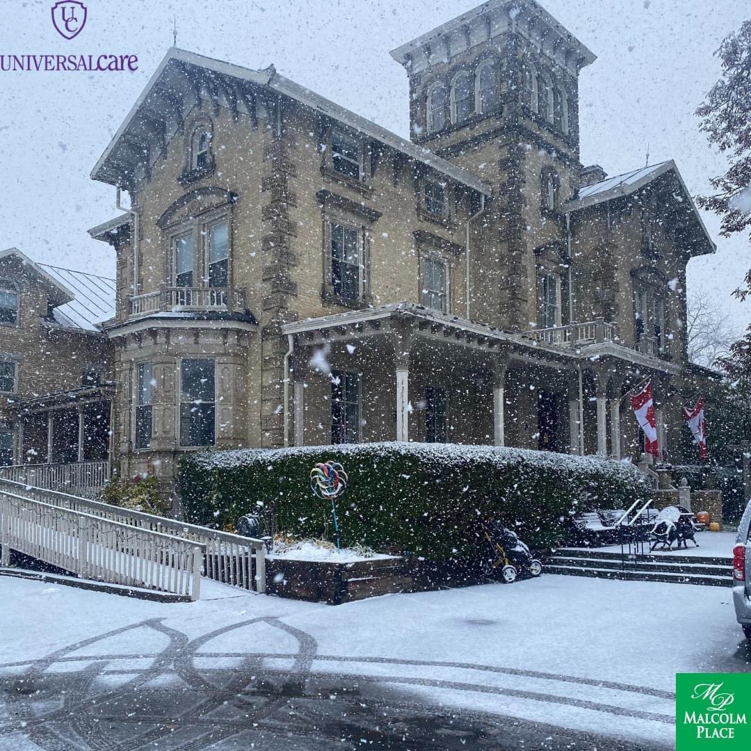 malcolm_place's tweet photo. Let it snow let it snow let it snow! What a surprise this morning waking up to a white blanket of snow! ❄️ @universalcares https://t.co/4HuLFUacDe