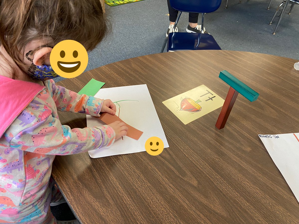 MrsF_MtView's tweet photo. Preschool is learning all about trees from the Creative Curriculum while taking turns to sort the colored leaves and the building letter T! 🍁🌳 @ZywickiR @melandyk @Deb_Huffmam https://t.co/cqciCJzlbj