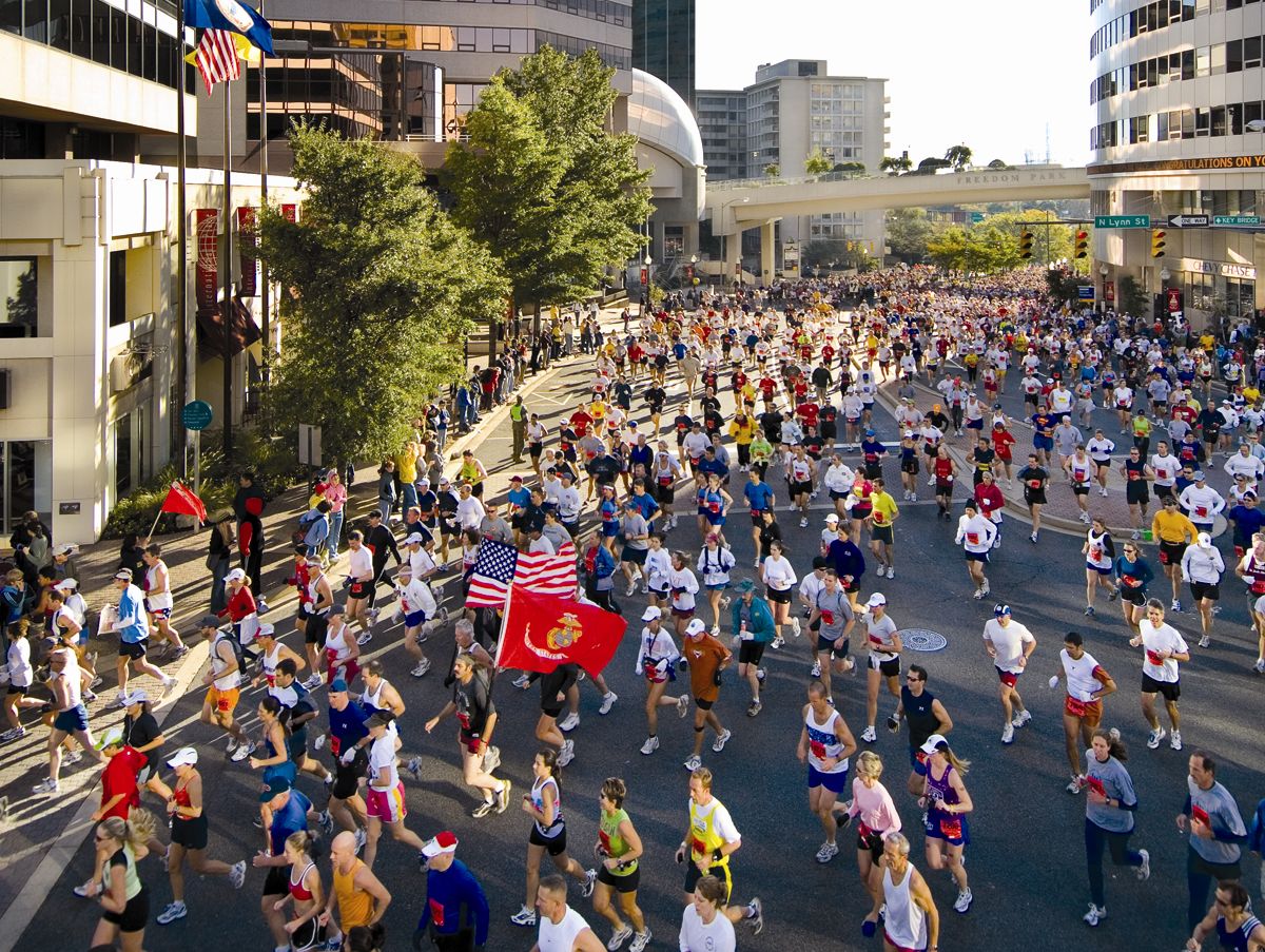 RosslynVA's tweet photo. 🎽 There's still time to #RunRosslyn and complete your virtual @Marine_Marathon race by next Wed, 11/10! Celebrate your own Finish Festival when you win a $50 restaurant gift card from us! Fill out our form to show that you're staying in the loop with us: https://t.co/YjwrRNGOqR https://t.co/3OHs6D3uiI