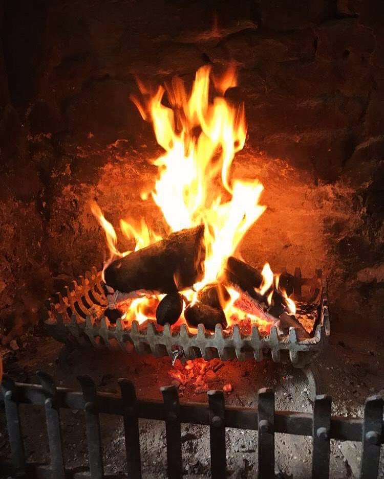 CrossKeysBath's tweet photo. It’s that time of year again! Our crackling log fires are ready for the colder weather 🔥
#fire #fireplace #pub #firelog #realfire #cosy #warm #warmbythefire #reallogfire #familypubrun #familypub #pubrestaurant #winteriscoming #autumn #bath #homemadefood #bathuk #crosskeysbath https://t.co/Yy1A5vp9tf