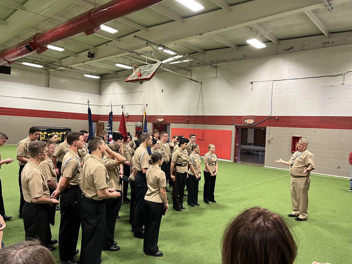 ssjunjulas's tweet photo. Commander Dial speaking to OUR cadets. @HghsJrotc @HazelGreenHigh #JustUsTrojans #ImpartingKnowledge https://t.co/K43TyYQq0S