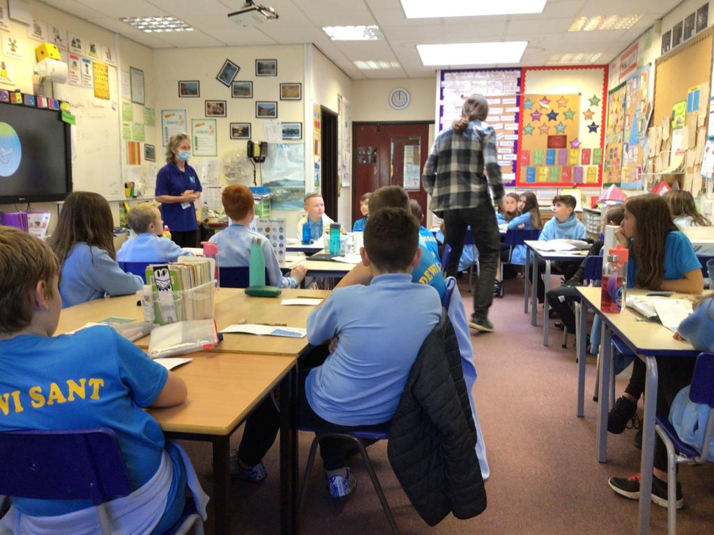 ysgoldewisant47's tweet photo. Blwyddyn 6 Mr Llewelyn wedi mwynhau dysgu am y testament newydd. Diolch yn fawr i #BibleExplorers #YGDS https://t.co/zF8lt0rmxt
