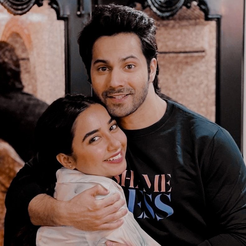 ApnaaVarun's tweet photo. these pictures literally made my day🥺✨

#VarunDhawan | #KiaraAdvani | #PrajaktaKoli https://t.co/QmbJRN97FG