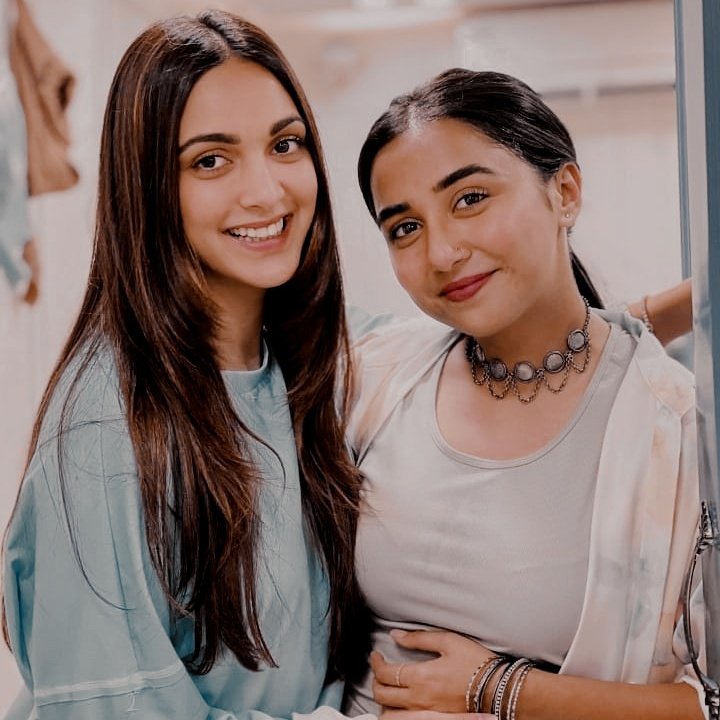 ApnaaVarun's tweet photo. these pictures literally made my day🥺✨

#VarunDhawan | #KiaraAdvani | #PrajaktaKoli https://t.co/QmbJRN97FG