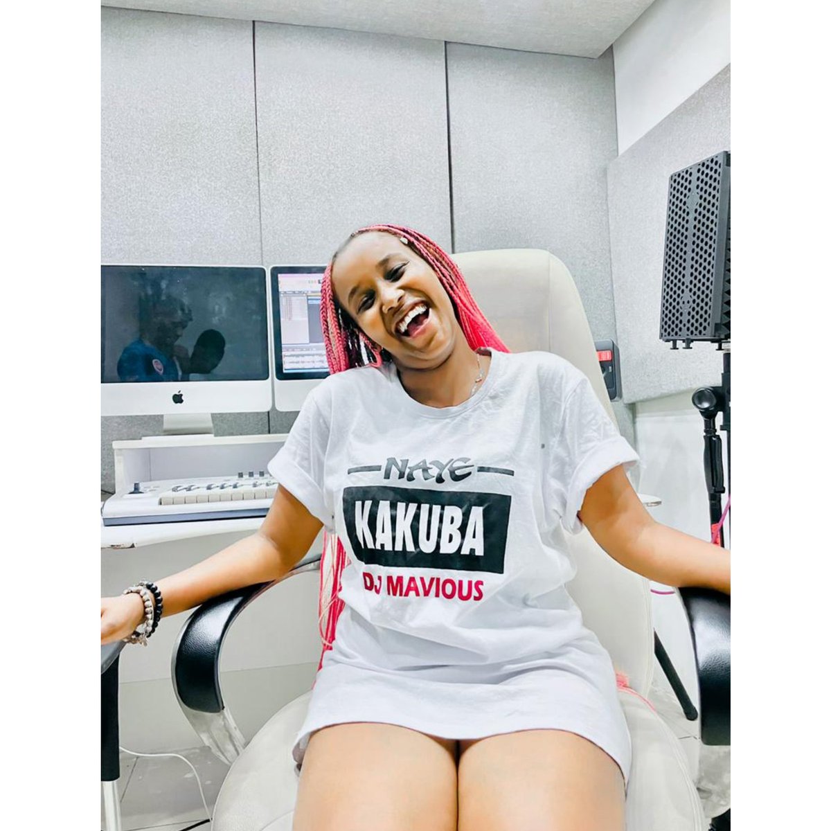 bakooza's tweet photo. Happy Leila looking fresh in #kakuba shirt🔥🔥🔥
Salute @djmavious 🇺🇬 https://t.co/U8mOwbnxV0