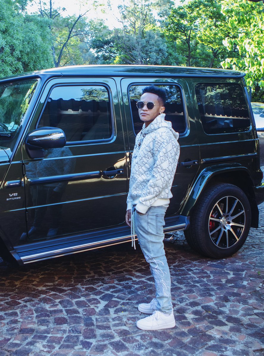officialinnossb's tweet photo. F o c u s 🎹🎸🥁🎤 #FreshBoy #Griffes #AlbumMode #innoss https://t.co/xxQ9YsnzO5