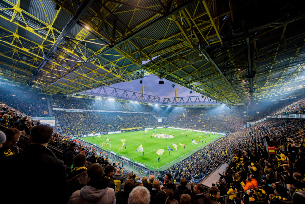 Wilo's heart beats for climate protection, just like BVB’s! 

That's why we launched the Wilo Climate Kilometer together with the <a href="/BVB09/">BVB</a> professionals. For every km run by the entire BVB team, both Wilo and Borussia Dortmund each donate a tree to benefit the MTAE Water Project.