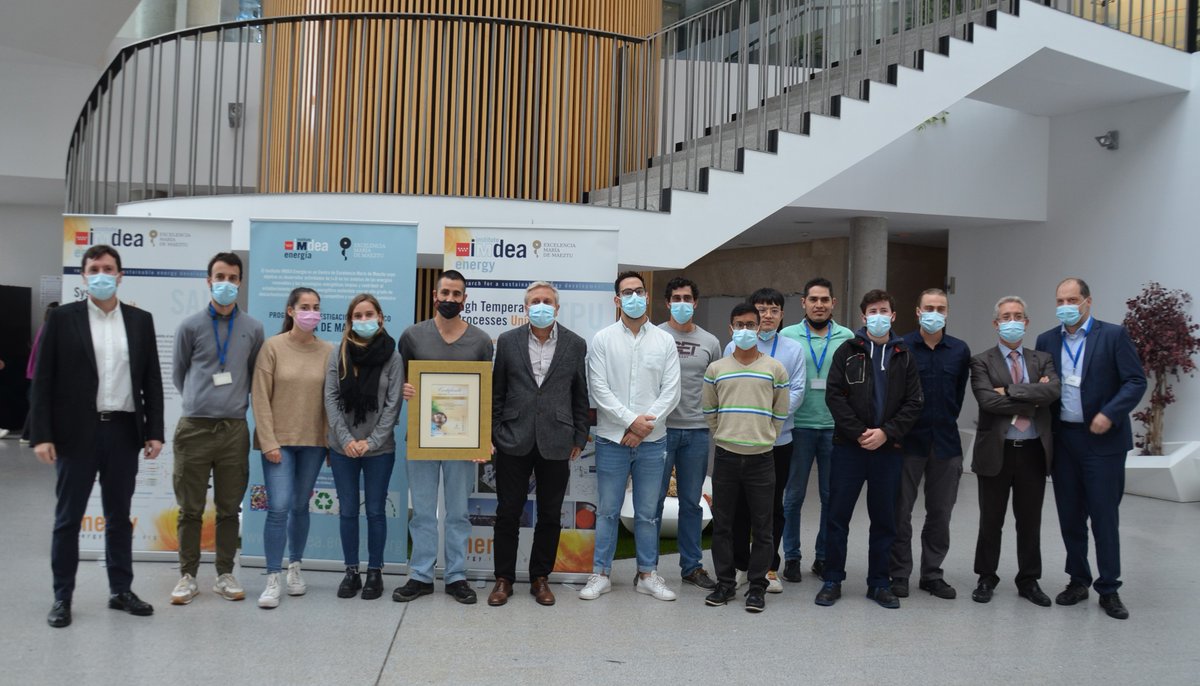 IMDEA_Energia's tweet photo. #IMDEAEnergía recibe de la mano de @austria_in_ES el galardón National @energyglobe Spain 2021 por su participación en el proyecto #SuntoLiquid sobre producción de combustibles renovables a partir de agua y CO2 utilizando energía solar concentrada.
https://t.co/rl5H1S1qUD https://t.co/5qLzo0ZzXs