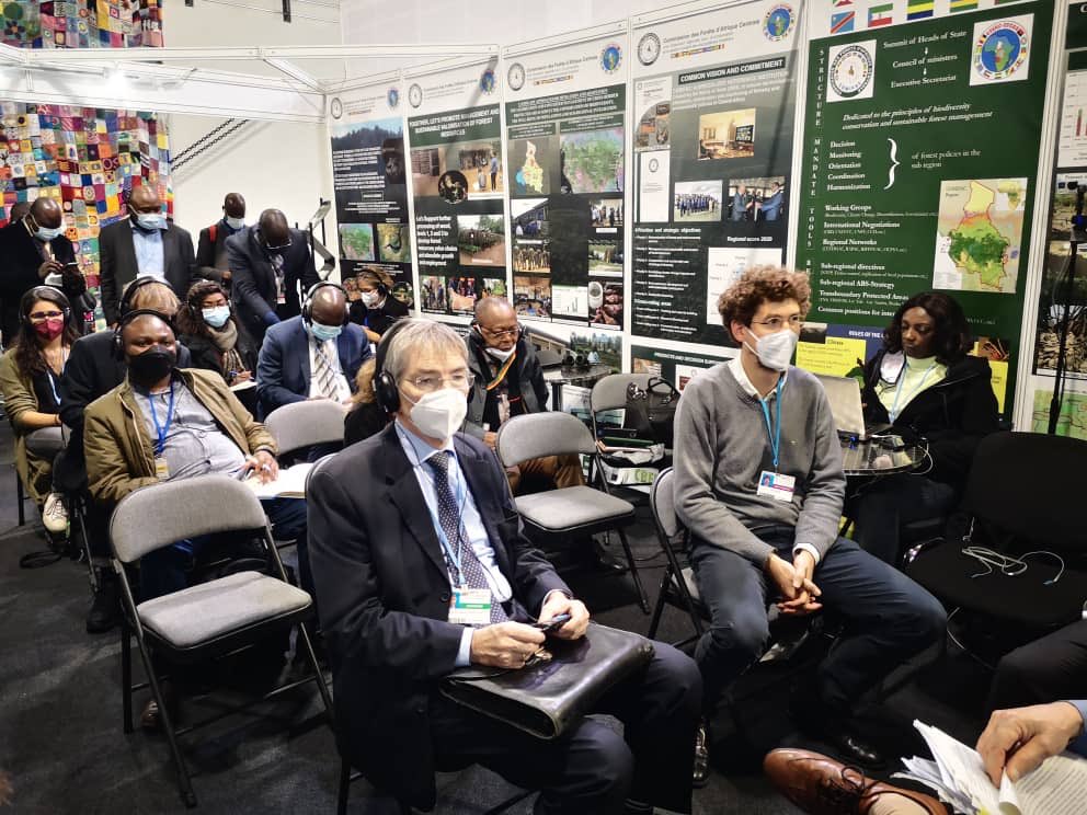 COMIFACINFO's tweet photo. Session d’échange sur la finance au service de la conservation mène par @CAFISecretariat et @UICN_PACO sur le pavillon COMIFAC - initiative bassin du Congo #carbonemissions #conservation #bassincongo #cop26 #COP26 #climatecrisis https://t.co/mCIbpGokEL