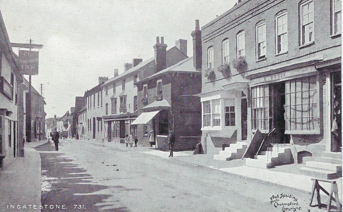 FryerningFrame's tweet photo. @JillLeman @winthrop_david
Going through the photo archive of #IFHAS and finding some real gems:
Views of MIllhurst and the windmill. I didn't know Edwina Lamb's "Mill Field" was once "Fryerning Rectory Cottage"! Plus a #Spalding showing the "Pilling Dunn" site, now sadly empty https://t.co/HttuXKKnOl