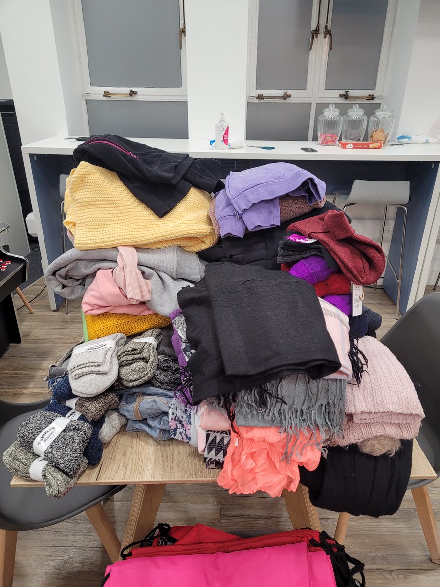 apavementaway's tweet photo. ๐๐40 bags stuffed full of #winterwarmth items have been distributed to homeless hostels in Glasgow - Huge thanks to the HR team from @Interstate_intl ๐ช๐
#hospitalityagainsthomelessness #wintersos https://t.co/AfxlFLCudw