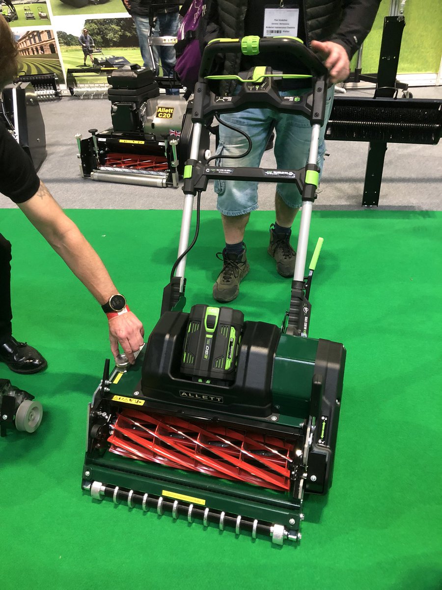 Grooved front roller 👀#allettmowers #stirling