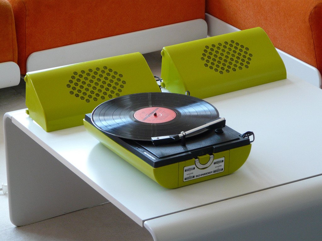 3CC0__'s tweet photo. 1970s Schneider record player https://t.co/Z4EPjbfpkJ