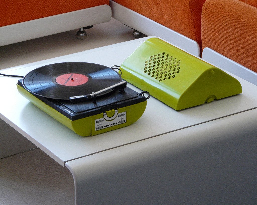 3CC0__'s tweet photo. 1970s Schneider record player https://t.co/Z4EPjbfpkJ