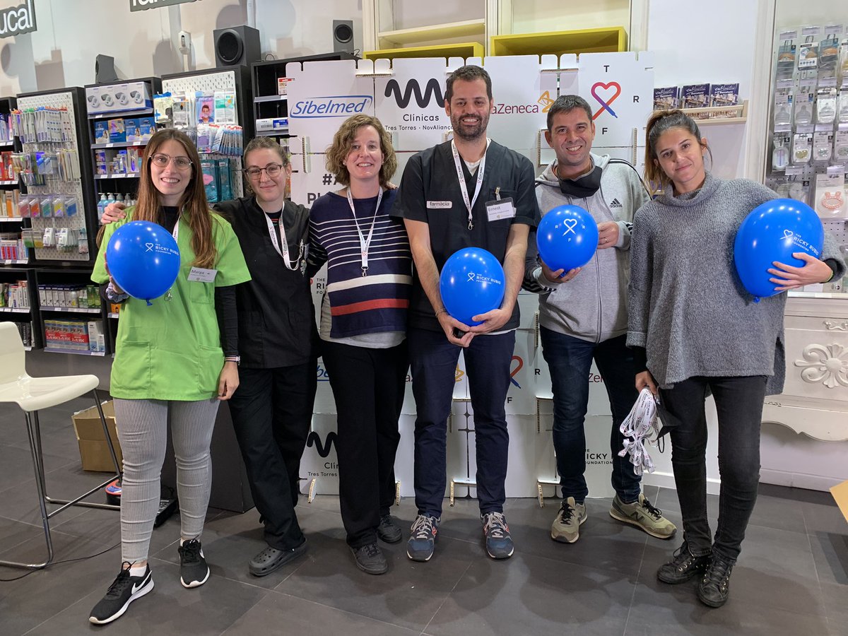 FarmaCM's tweet photo. Un gran matí mesurant la capacitat pulmonar a la farmàcia. Gràcies a la @TRRFoundation i a @MiClinicas per fer-ho possible! #aplenopulmón #aplepulmó https://t.co/NVLXdWYSLb