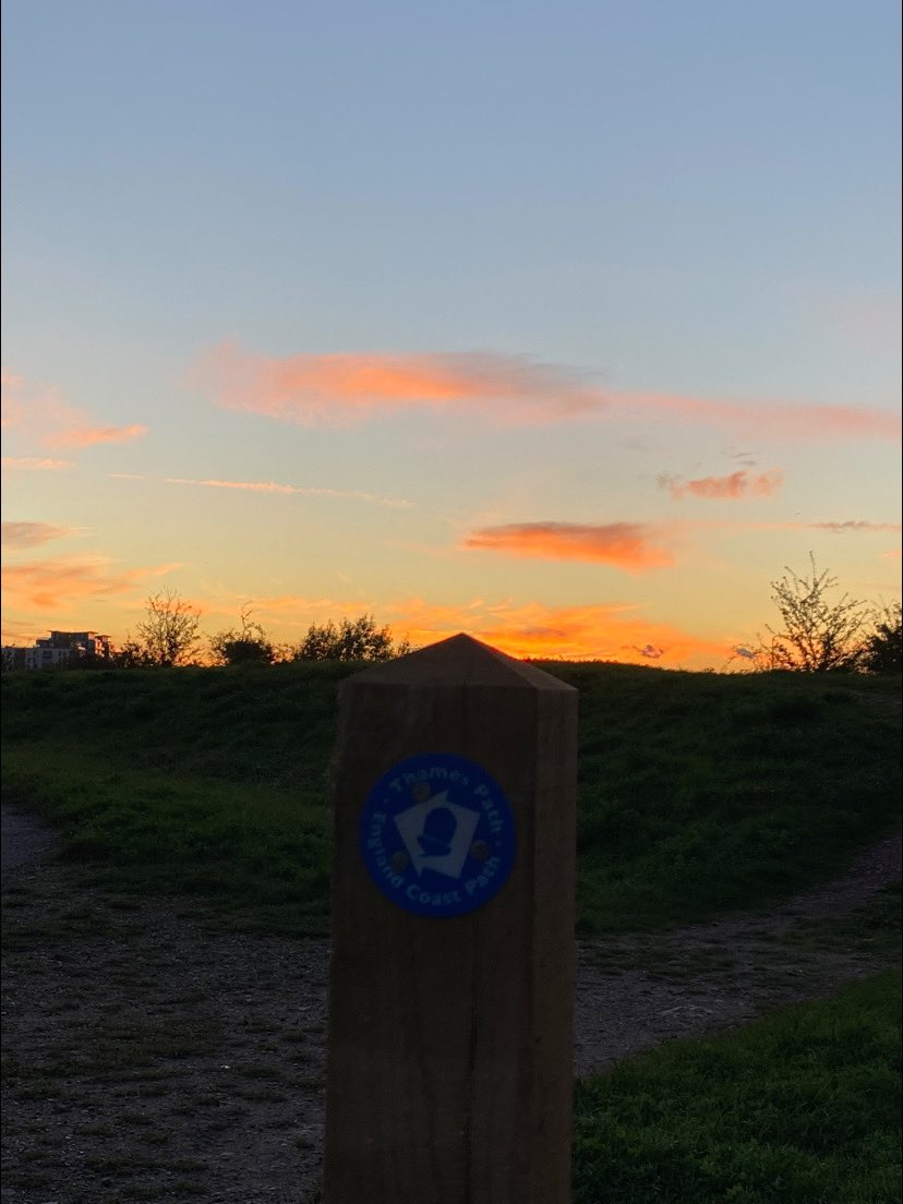 <a href="/sspcampaign/">Save Swanscombe Peninsula SSSI</a> Tuesday walking home from Swanscombe Marshland Kent ☀️capturing the sun going down #sun #magical #sunset #landscapes #riverwalk <a href="/RSPBEngland/">RSPB England</a> <a href="/RiverThames/">River Thames Society</a> <a href="/KentScenes/">Scenes from Kent</a> @kentwalkslondon <a href="/KentWildlife/">Kent Wildlife Trust</a> 🌅