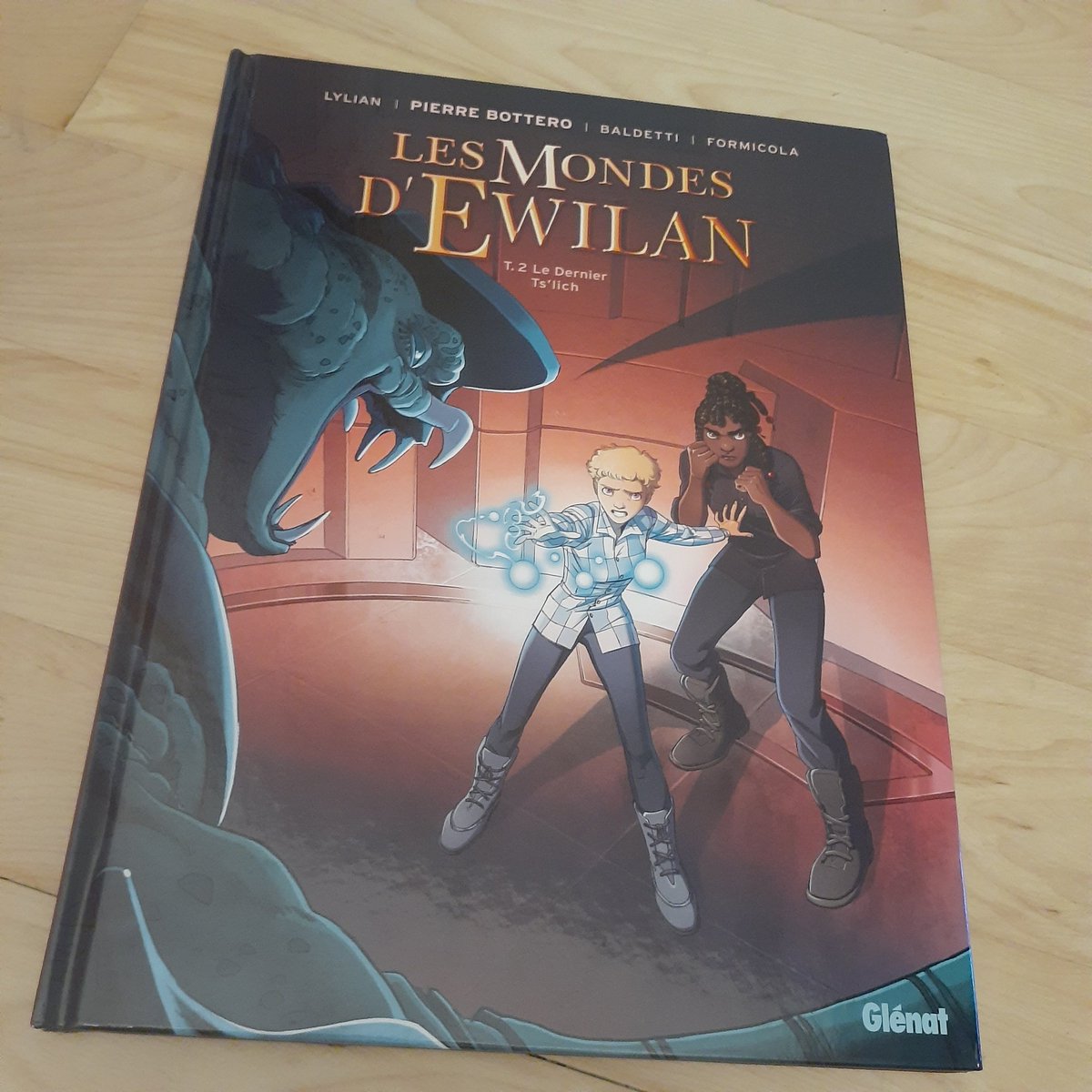 Lylianwriter's tweet photo. Ecrit par votre serviteur, les Mondes d'Ewilan - tome 2 est là et il est sublime. L'aventure continue !
Disponible chez tous les bons libraires le 10 novembre 2021.
Editions Glénat ! #pierrebottero #glenatbd #ewilan https://t.co/wURIHET2Id