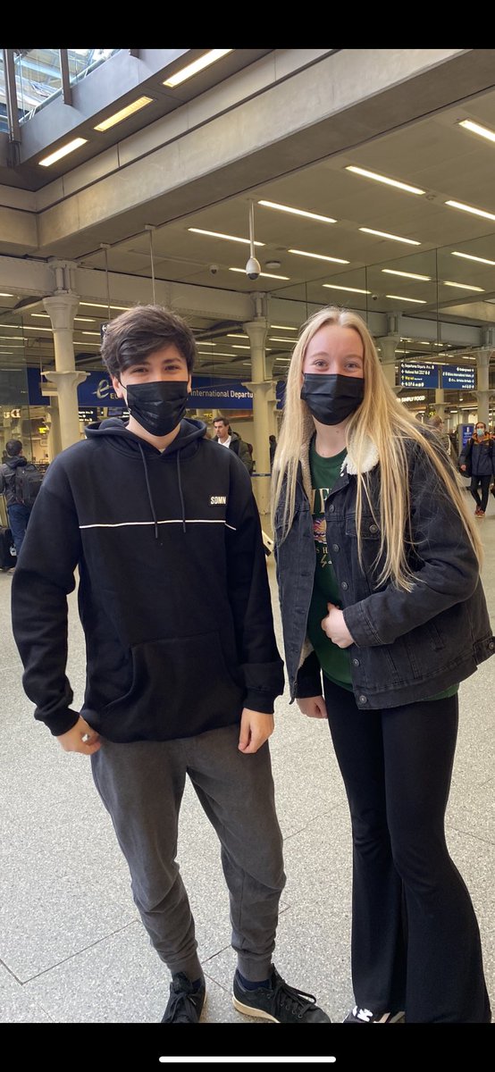 lottiedyer_'s tweet photo. i met cool people @tommyinnit @GeorgeNotFound https://t.co/A4kcqxAtFd
