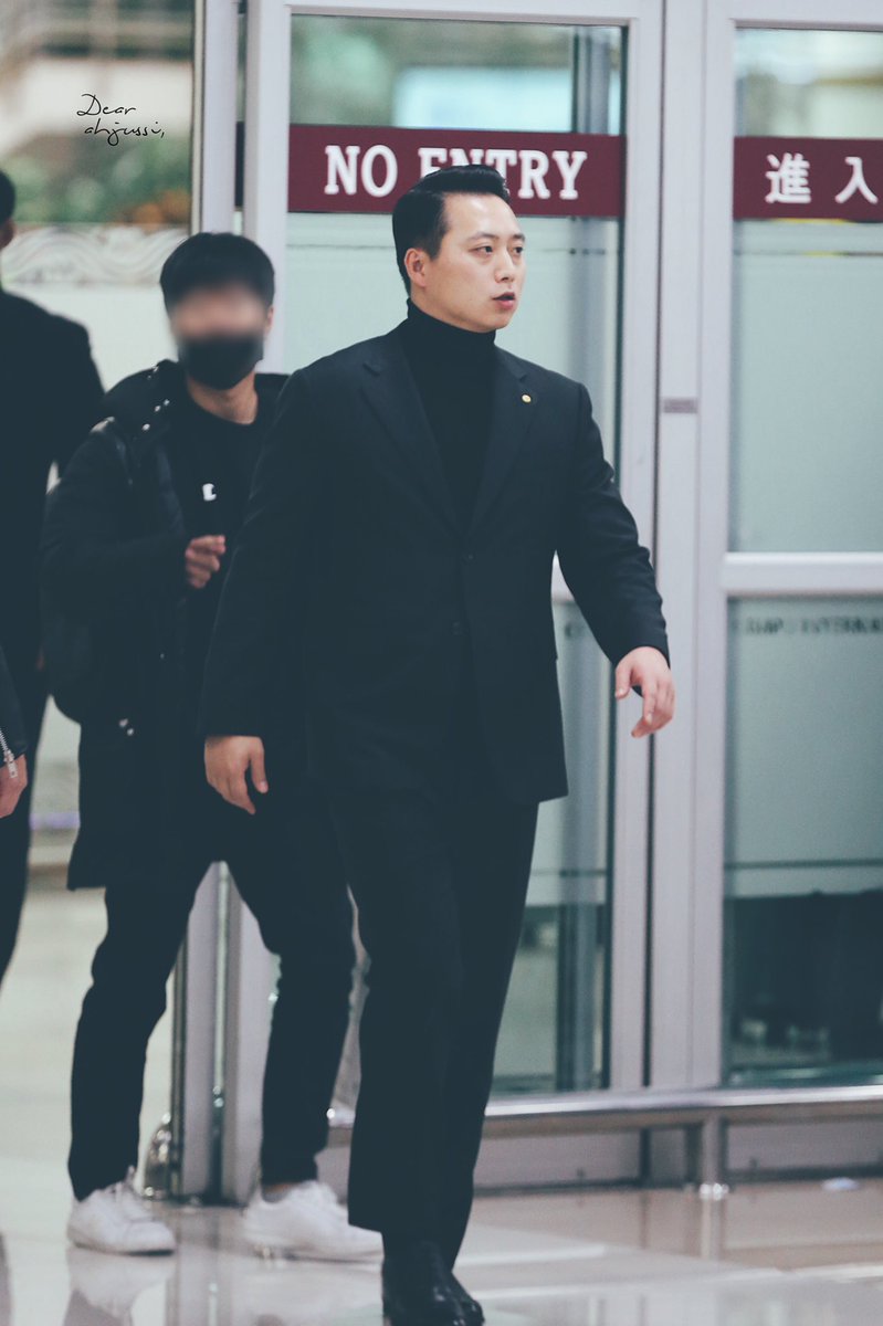 Wannable_twts's tweet photo. Hai kalo Wanna One beneran bisa reuni, bodyguard ahjussi juga harus ikut 😭 https://t.co/oYBSroUGbR