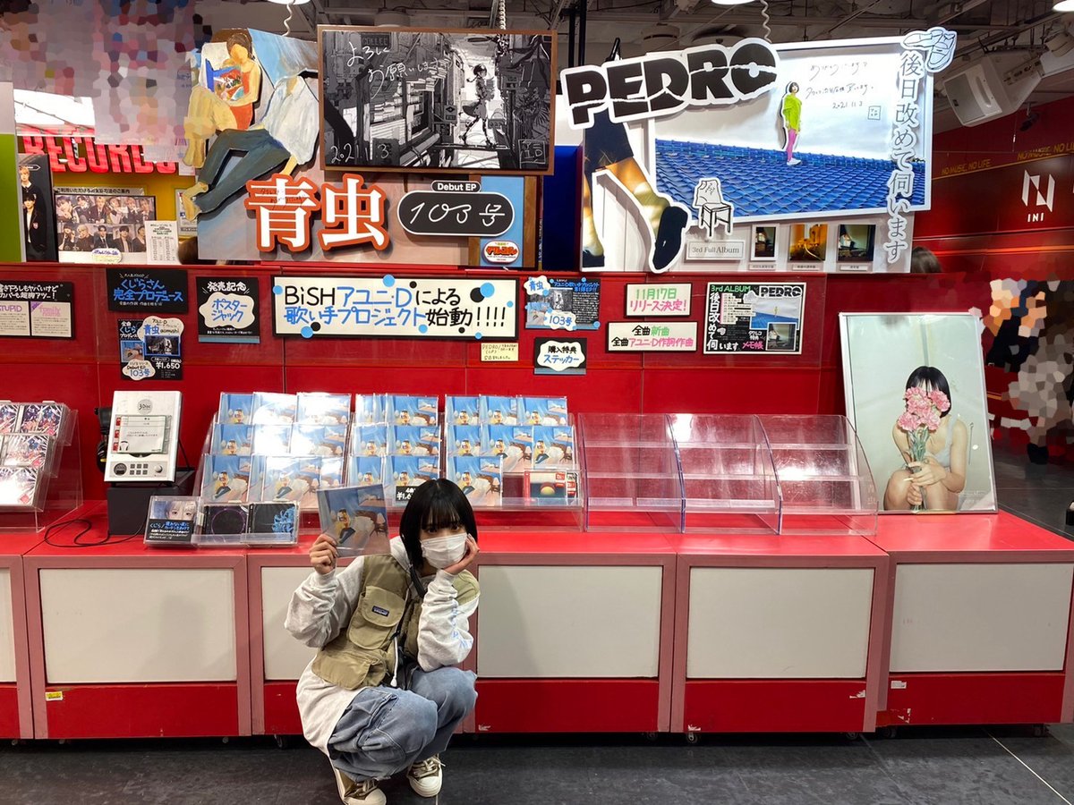 TOWER_Shibuya's tweet photo. 【#青虫】

\ デビューおめでとうごさいます！/

本日、デビューEP『103号』をリリースされた青虫ことアユニ・Dさんにご来店いただきました～！🙏💗

1Fと3Fの展開にたくさんサイン書いていただきましたので、ぜひぜひチェックしてください☺️

2Fでは外林さん撮影の素敵なポスターを掲出中です！📸(都) https://t.co/jd8XnRsTt0