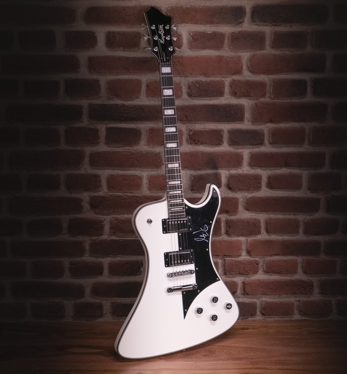 umeunionmusical's tweet photo. ¿TRUCO O SORTEO? 🎃🦇💀
Gana esta magnífica Hagstrom firmada por el grupo Ghost
Participar es fácil👇 Ve a Instagram y sigue las instrucciones
https://t.co/AsF4O27EUf
Sorteo abierto hasta el domingo 7 de Noviembre.
#sorteo #guitar #guitarra #hagstrom #ghost #unionmusical #ume https://t.co/NEuSTGC03f