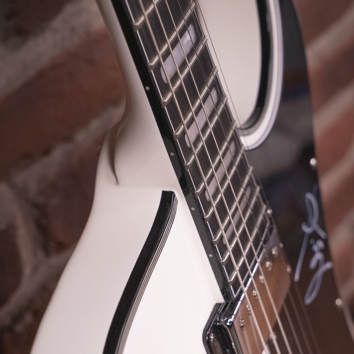 umeunionmusical's tweet photo. ¿TRUCO O SORTEO? 🎃🦇💀
Gana esta magnífica Hagstrom firmada por el grupo Ghost
Participar es fácil👇 Ve a Instagram y sigue las instrucciones
https://t.co/AsF4O27EUf
Sorteo abierto hasta el domingo 7 de Noviembre.
#sorteo #guitar #guitarra #hagstrom #ghost #unionmusical #ume https://t.co/NEuSTGC03f