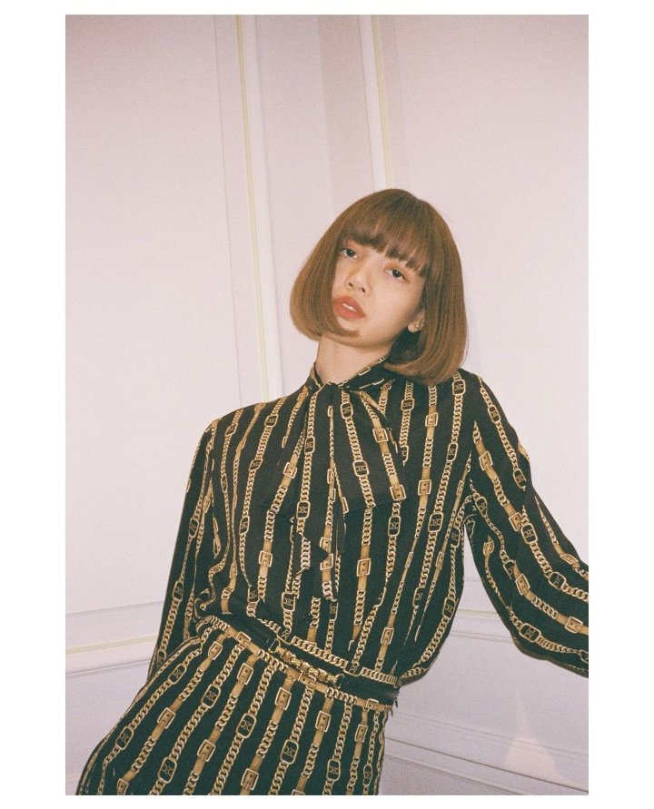 amethyst4vr's tweet photo. why we need aesthetic when we have lisa https://t.co/HYEQiJpW3I