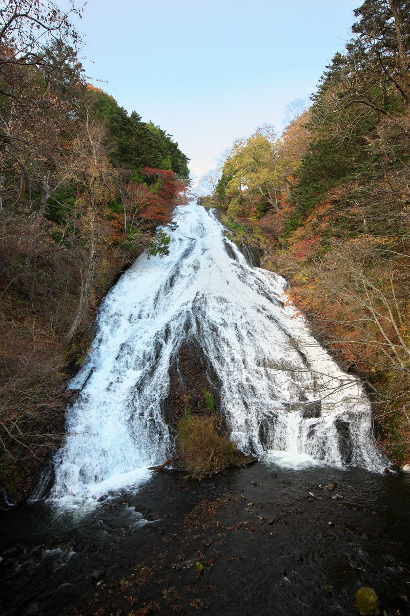 3150taka88's tweet photo. 21/10/31@ロマンティック街道紅葉たか散歩⑧
湯ノ湖を下って湯滝の駐車場に車を停める。
観光バスがところ狭しと並んでいて日常が戻りつつあるのを実感😀
#奥日光
#湯滝
#紅葉2021
#旅写真
#EOS_M(1)
#EF_M 11-22F4-5.6 IS STM(1)
#D3300(2.3.4)
#AF_S DX NIKKOR18-105 F3.5-5.6G ED VR(2.3.4) https://t.co/wQz6Ohru4f