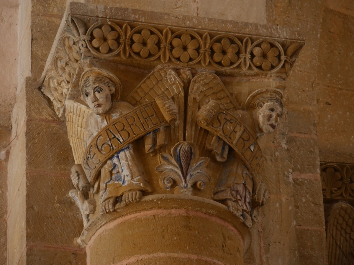 For the #ReliefWednesday let's take a look at these marvelous #angels from the nave crossing of the church of St. Foy in #Conques.
#medievalheritage #art #history #MedievalArt #France